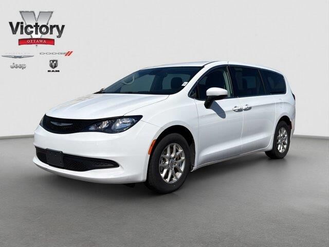 2023 Chrysler Voyager LX — photo 1 of 41