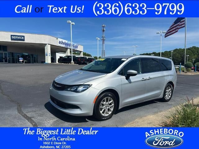 2023 Chrysler Voyager LX — photo 1 of 13