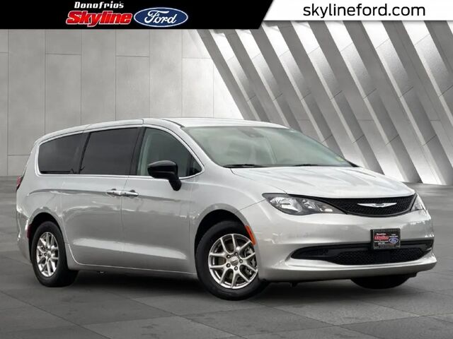 2024 Chrysler Voyager LX