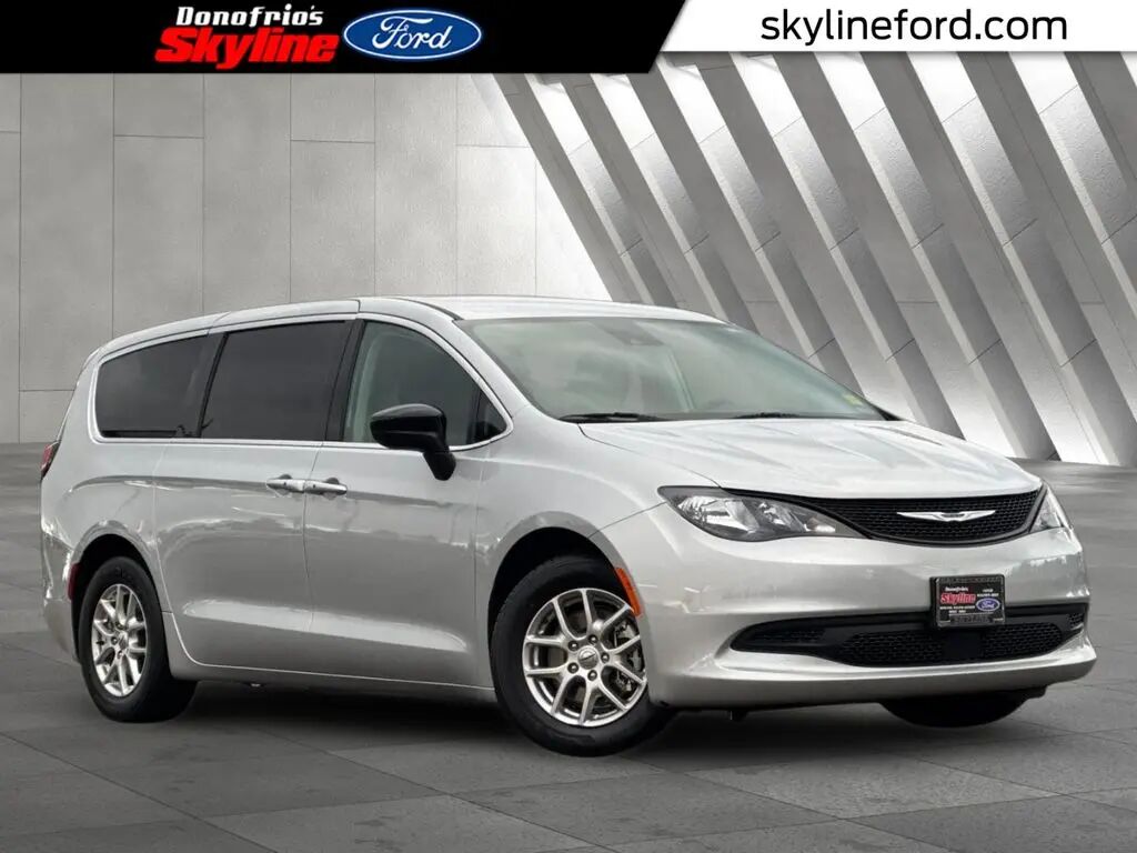 2024 Chrysler Voyager LX — photo 1 of 13
