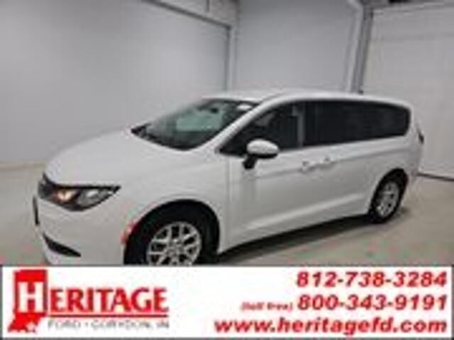 2022 Chrysler Voyager LX — photo 1 of 6