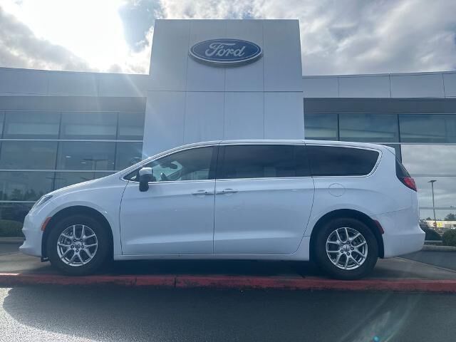2023 Chrysler Voyager LX — photo 1 of 13