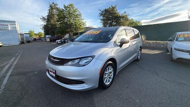 2023 Chrysler Voyager LX — photo 1 of 13