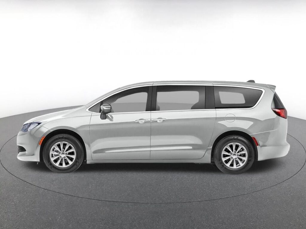 2024 Chrysler Voyager LX — photo 1 of 1