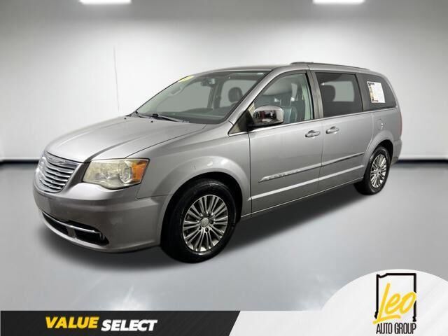 2013 Chrysler Town and Country Touring-L