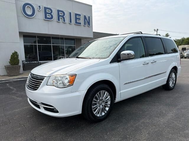 2015 Chrysler Town and Country Touring-L