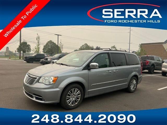 2015 Chrysler Town and Country Touring-L