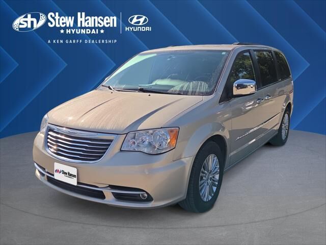 2015 Chrysler Town and Country Touring-L — photo 1 of 13