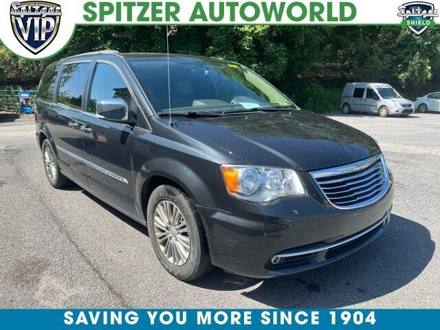 2016 Chrysler Town and Country Touring-L