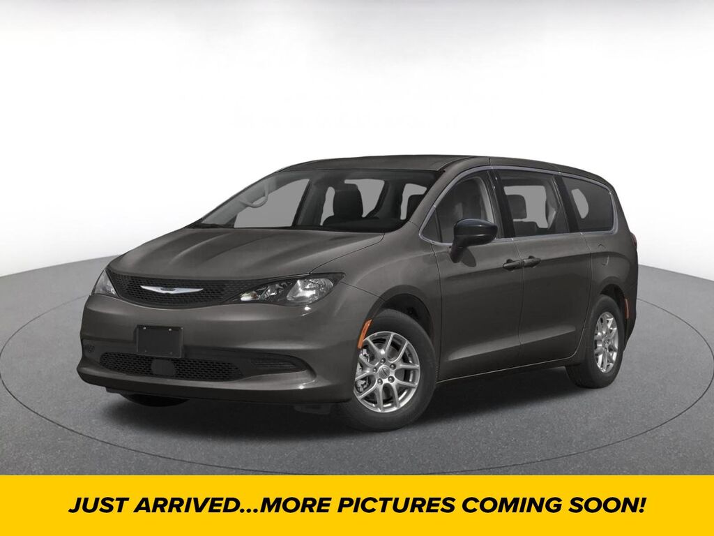 2023 Chrysler Voyager LX — photo 1 of 15