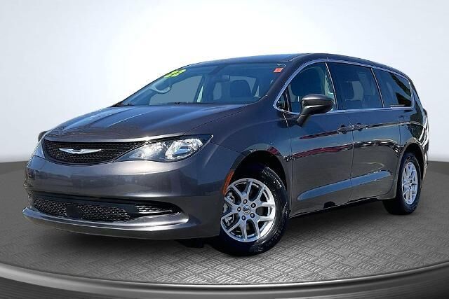 2022 Chrysler Voyager LX — photo 1 of 13
