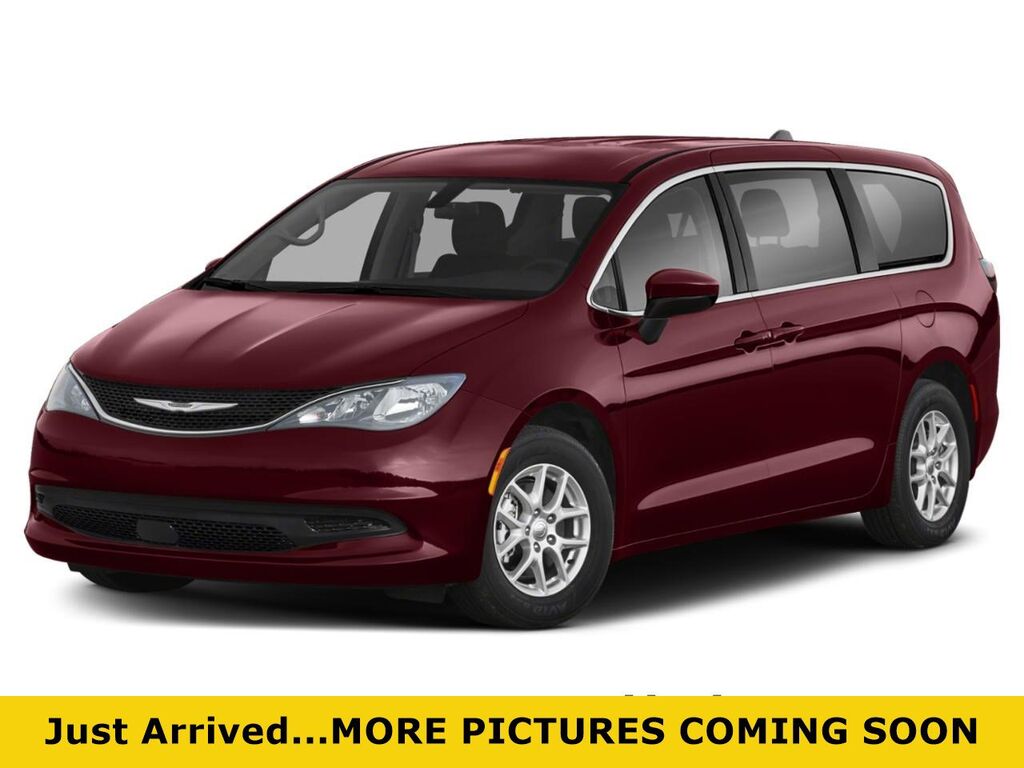 2023 Chrysler Voyager LX — photo 1 of 2