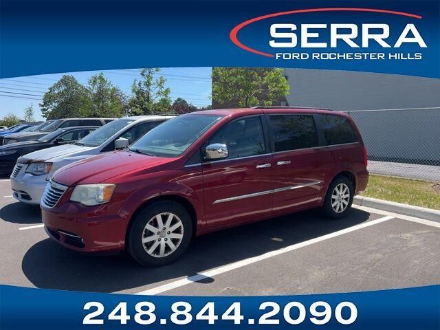 2012 Chrysler Town and Country Touring-L