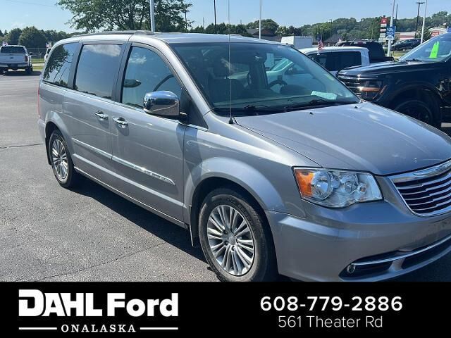 2016 Chrysler Town and Country Touring-L