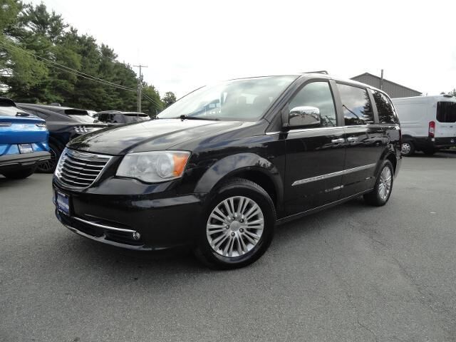 2016 Chrysler Town and Country Touring-L — photo 1 of 26
