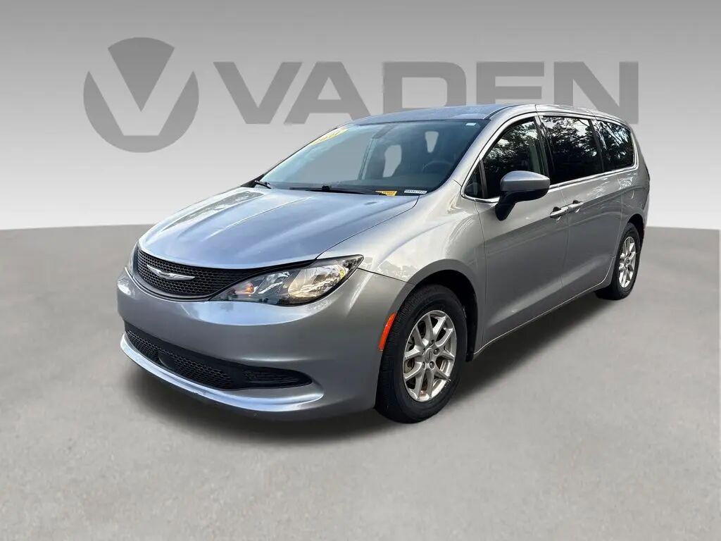 2021 Chrysler Voyager LX — photo 1 of 13