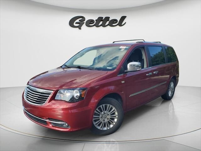 2014 Chrysler Town and Country Touring-L — photo 1 of 13