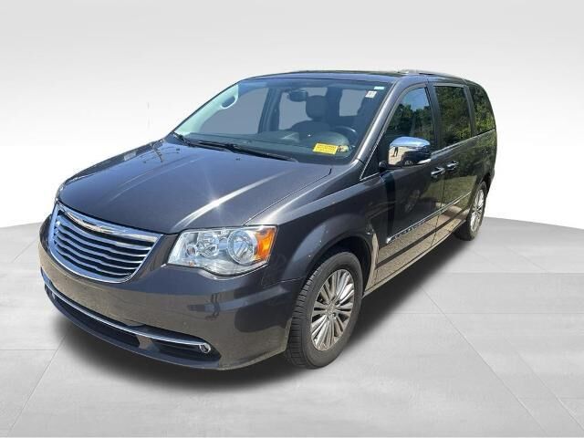 2016 Chrysler Town and Country Touring-L — photo 1 of 1