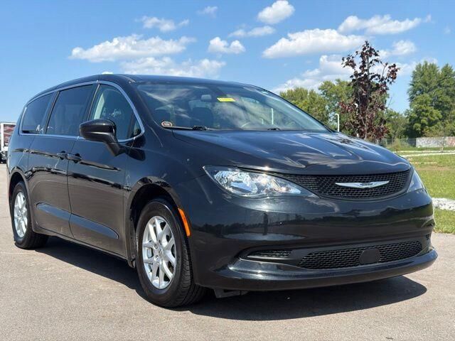 2022 Chrysler Voyager LX — photo 1 of 26