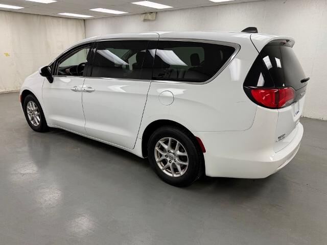 2023 Chrysler Voyager LX — photo 1 of 12