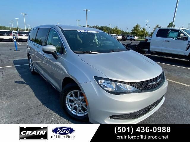 2023 Chrysler Voyager LX — photo 1 of 13