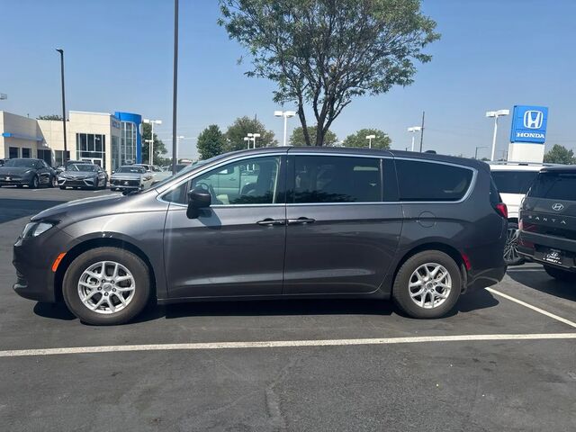 2022 Chrysler Voyager LX