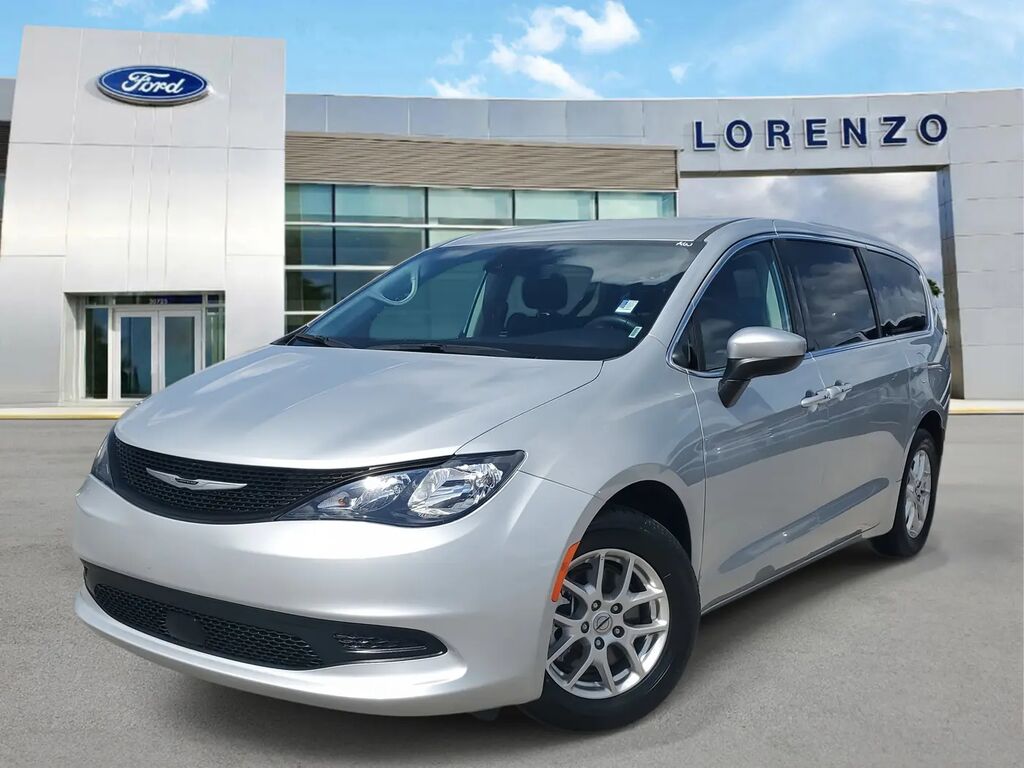 2023 Chrysler Voyager LX — photo 1 of 13