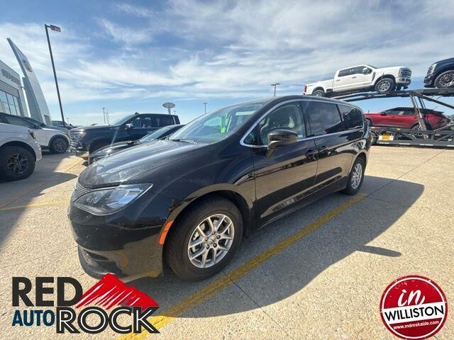 2024 Chrysler Voyager LX