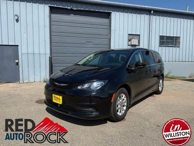 2024 Chrysler Voyager LX