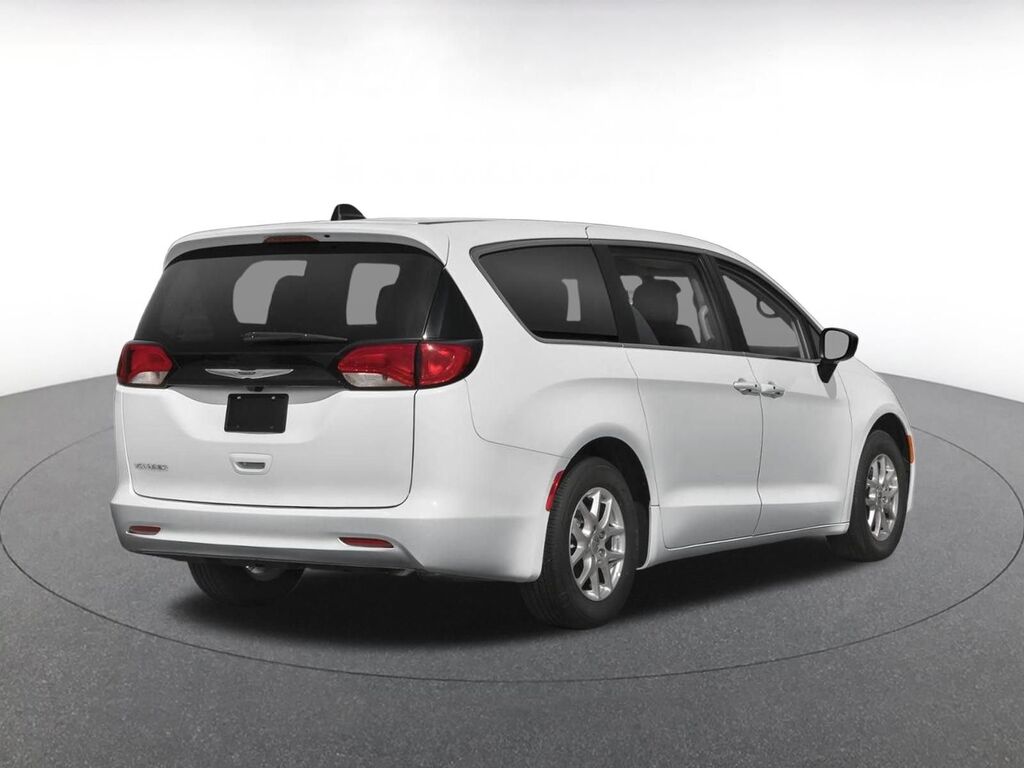 2024 Chrysler Voyager LX — photo 1 of 1