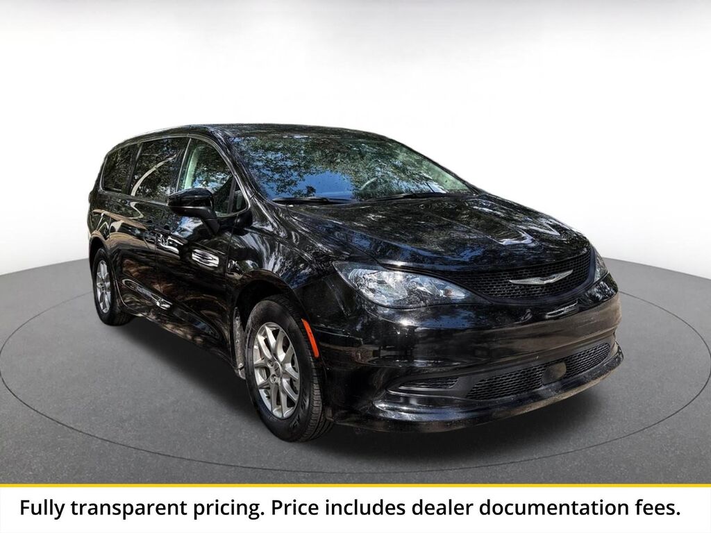 2024 Chrysler Voyager LX — photo 1 of 1