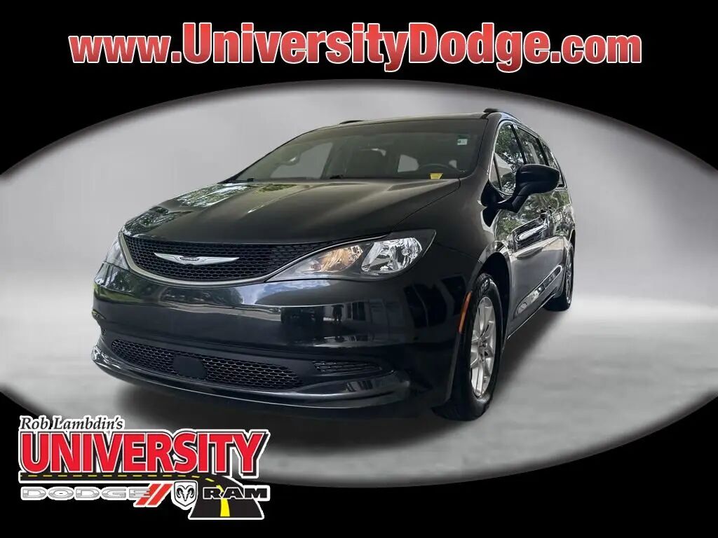 2021 Chrysler Voyager LXi — photo 1 of 13