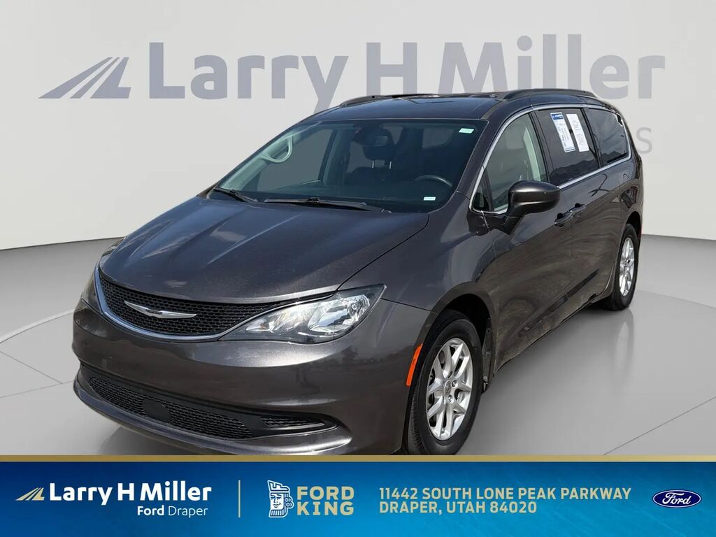 2021 Chrysler Voyager LXi — photo 1 of 18