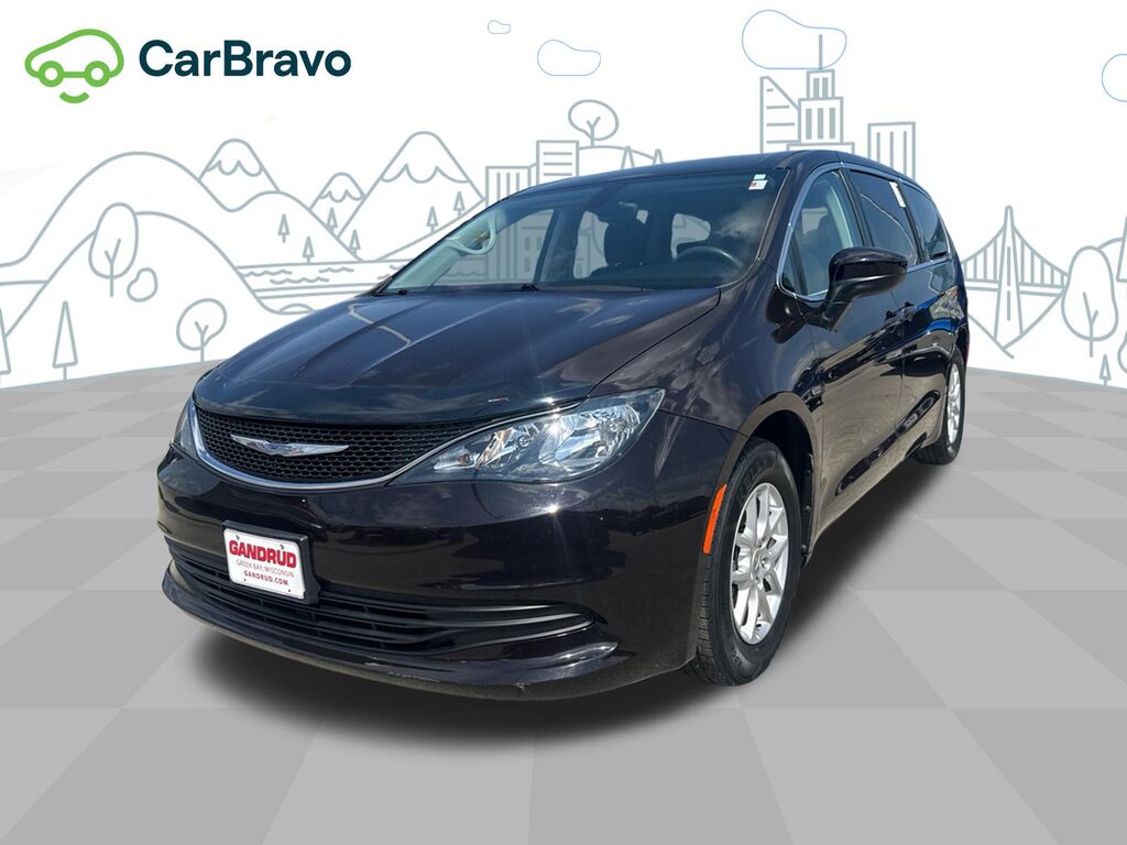2017 Chrysler Pacifica Touring — photo 1 of 7