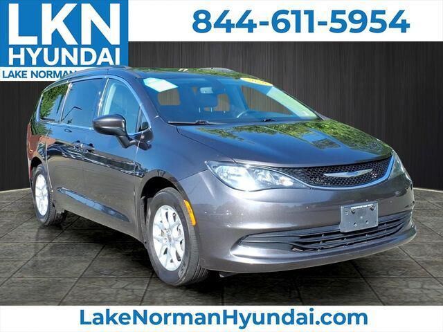 2020 Chrysler Voyager LXi — photo 1 of 13