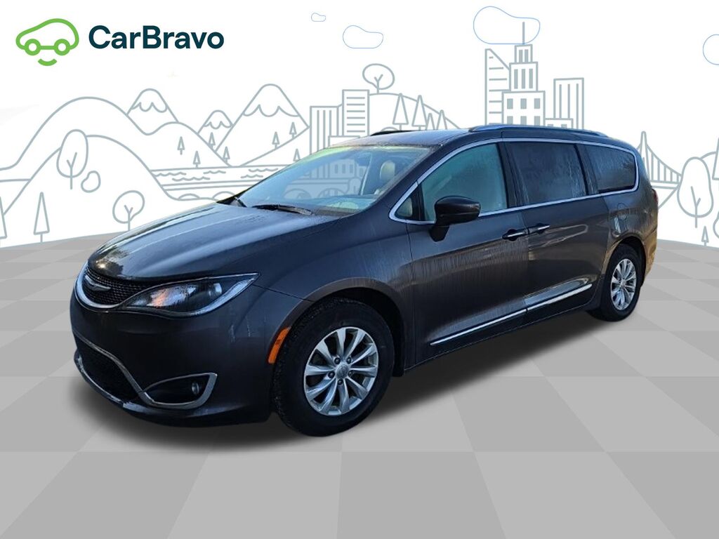 2018 Chrysler Pacifica Touring L Plus — photo 1 of 7