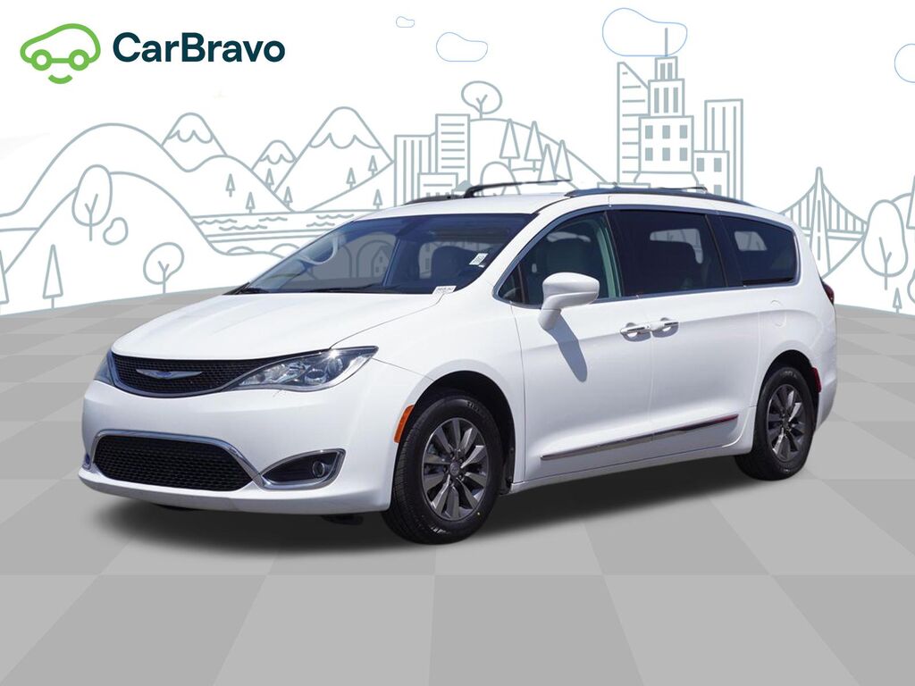 2019 Chrysler Pacifica Touring L Plus — photo 1 of 6