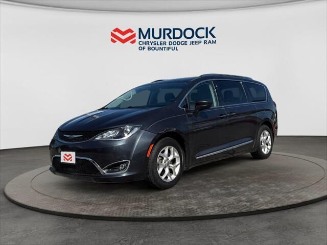 2020 Chrysler Pacifica Touring L Plus — photo 1 of 13