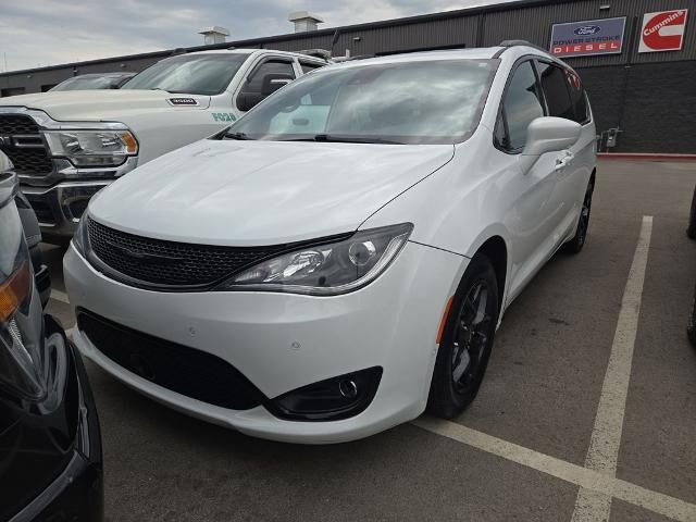 2019 Chrysler Pacifica Touring L Plus — photo 1 of 24