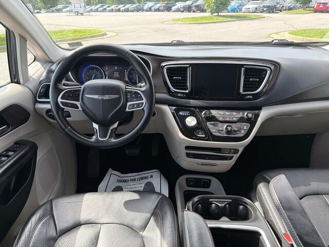 2019 Chrysler Pacifica Touring L Plus — photo 1 of 12