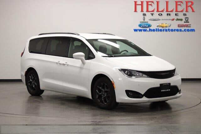 2018 Chrysler Pacifica Touring L Plus — photo 1 of 26