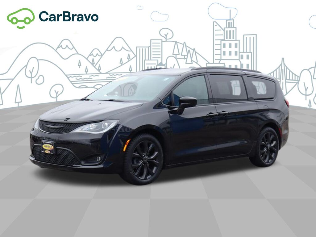 2020 Chrysler Pacifica Touring L Plus — photo 1 of 6