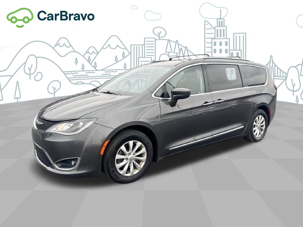 2018 Chrysler Pacifica Touring L Plus — photo 1 of 7