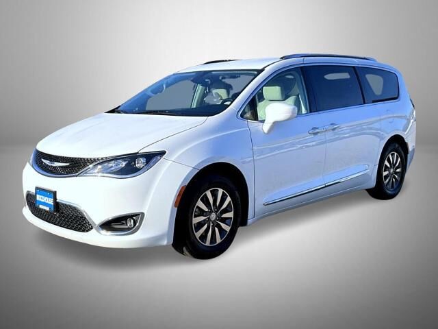 2019 Chrysler Pacifica Touring L Plus — photo 1 of 26