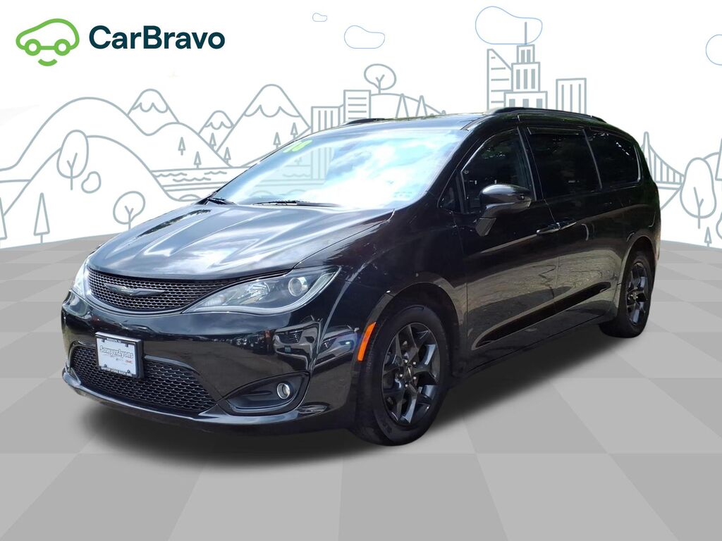 2018 Chrysler Pacifica Touring L Plus — photo 1 of 6