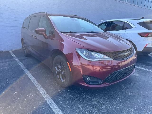 2019 Chrysler Pacifica Touring L Plus — photo 1 of 26