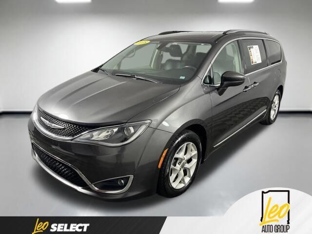 2018 Chrysler Pacifica Touring L Plus — photo 1 of 13