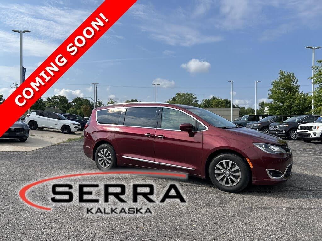 2019 Chrysler Pacifica Touring L Plus — photo 1 of 1