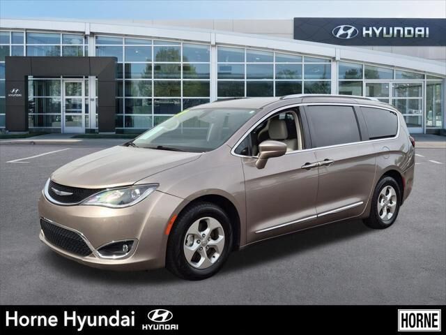 2017 Chrysler Pacifica Touring-L Plus
