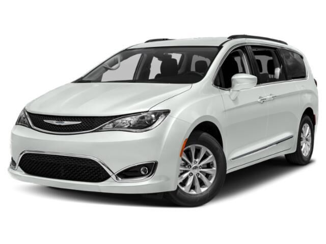 2018 Chrysler Pacifica Touring L Plus — photo 1 of 4